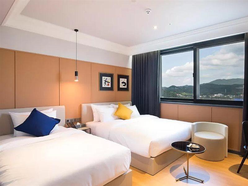 Brown Dot Hotel Csindzsu Kültér fotó
