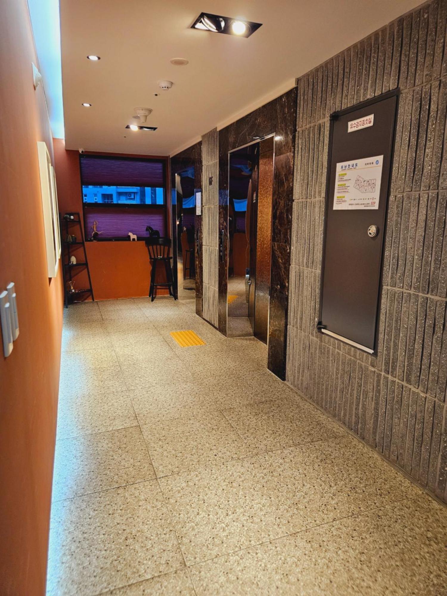 Brown Dot Hotel Csindzsu Kültér fotó