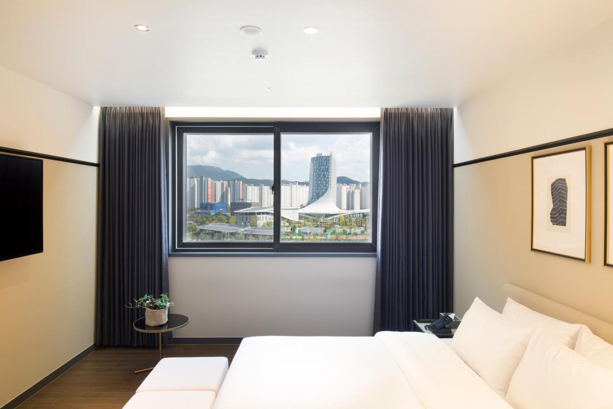 Brown Dot Hotel Csindzsu Kültér fotó
